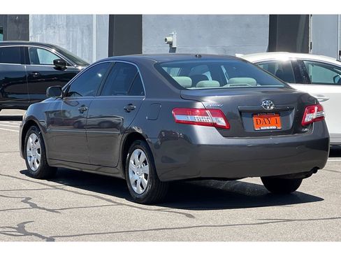 Used 2011 Toyota Camry LE image 8
