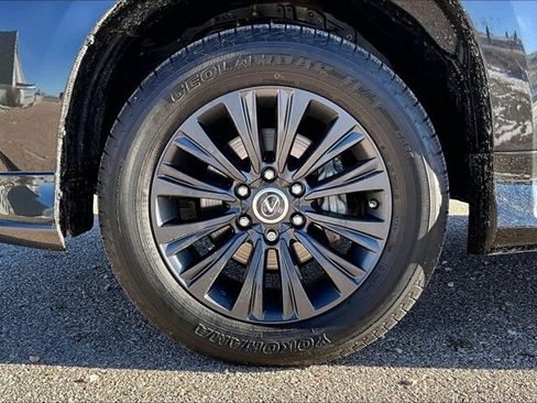 Used 2023 Lexus GX 460 Premium w/ Accessory Package image 33