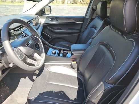 Used 2022 Jeep Grand Cherokee Limited 4xe w/ Luxury Tech Group II image 19