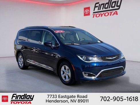 Used 2018 Chrysler Pacifica Touring-L FWD image 4