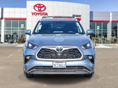Certified 2022 Toyota Highlander XLE image 2
