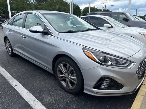 Used 2019 Hyundai Sonata SEL w/ Tech Package 02 FWD image 2