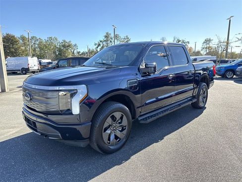 Used 2022 Ford F150 Lightning Lariat image 7
