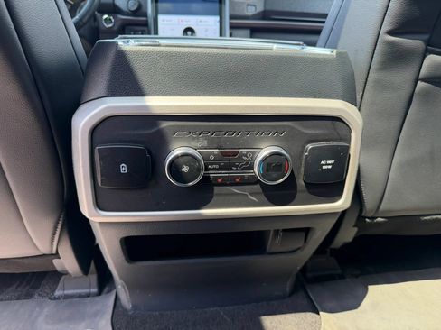Used 2023 Ford Expedition Limited AWD/4WD image 34