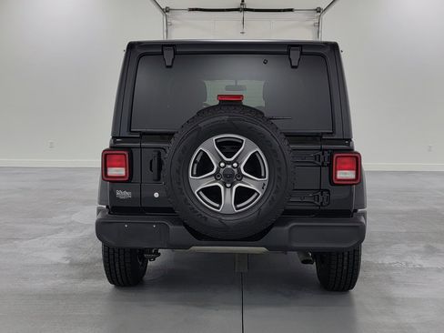 Used 2018 Jeep Wrangler Unlimited Sport S image 8