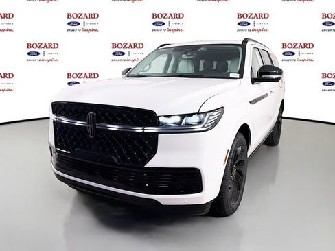 New 2026 Lincoln Navigator Reserve w/ Jet Appearance Package AWD/4WD image 3