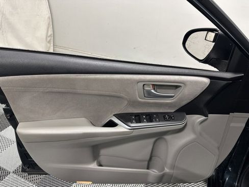Used 2015 Toyota Camry XSE image 15