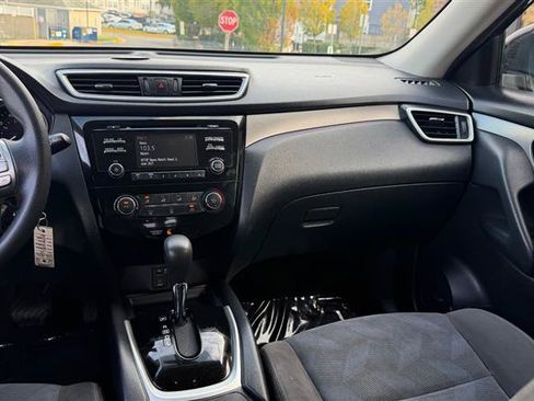 Used 2015 Nissan Rogue S AWD/4WD image 24