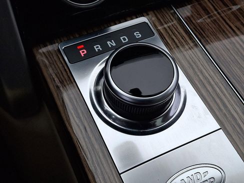 Used 2019 Land Rover Range Rover HSE image 18