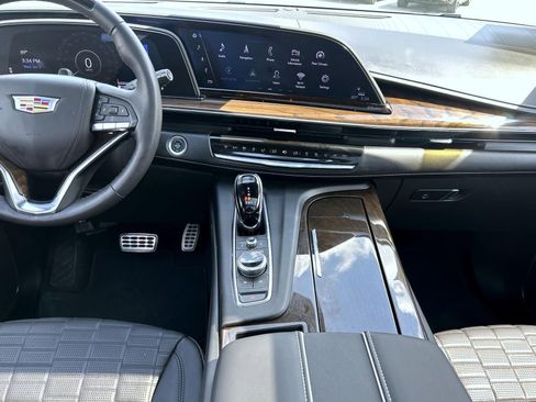 Certified 2024 Cadillac Escalade Premium Luxury Platinum w/ Heavy-Duty Trailer Package AWD/4WD image 25