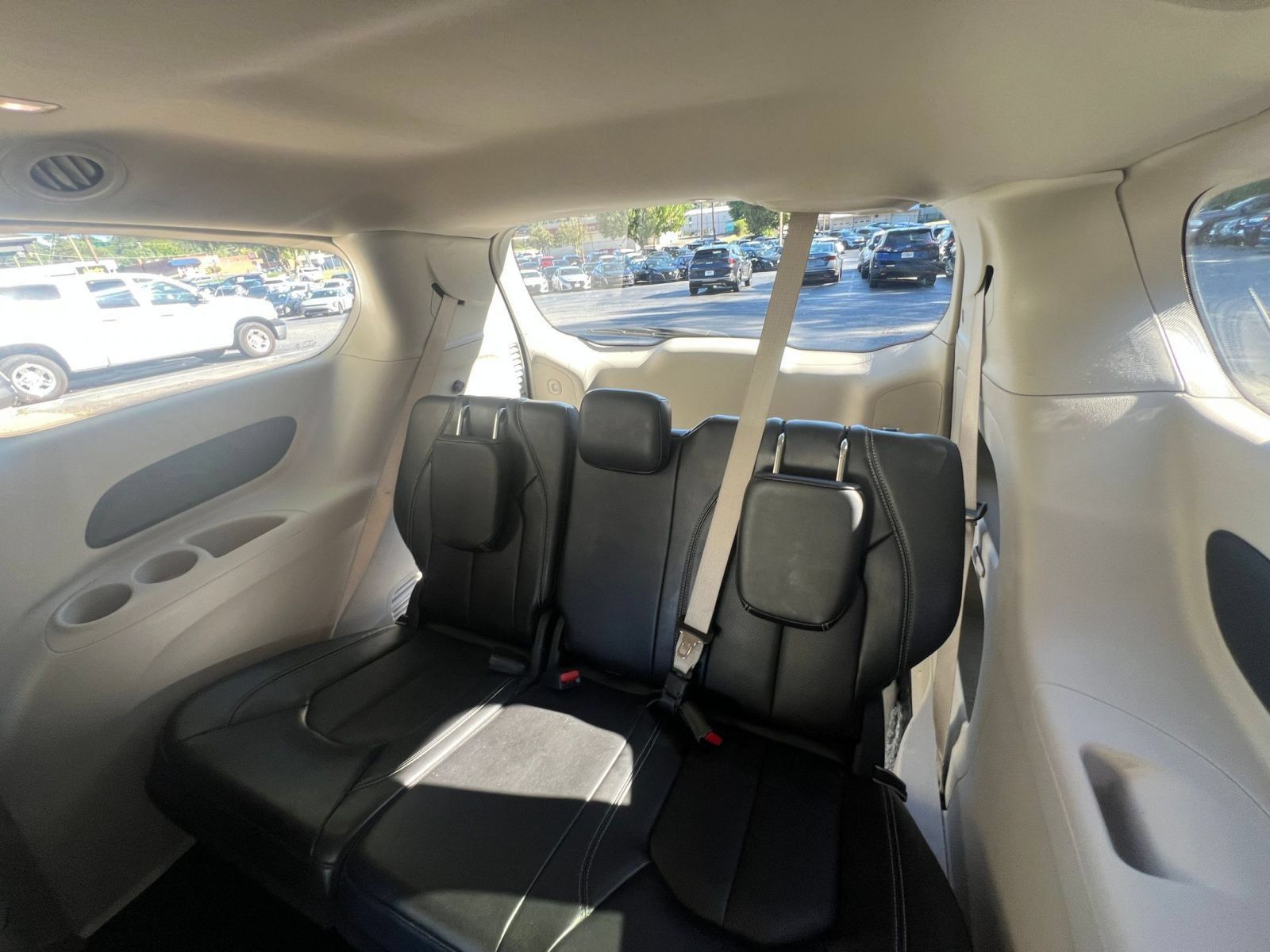 Used 2024 Chrysler Pacifica Touring-L FWD image 29