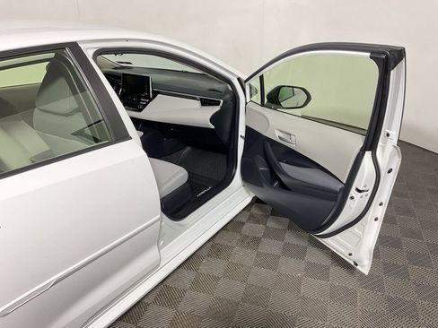 Used 2021 Toyota Corolla LE image 33