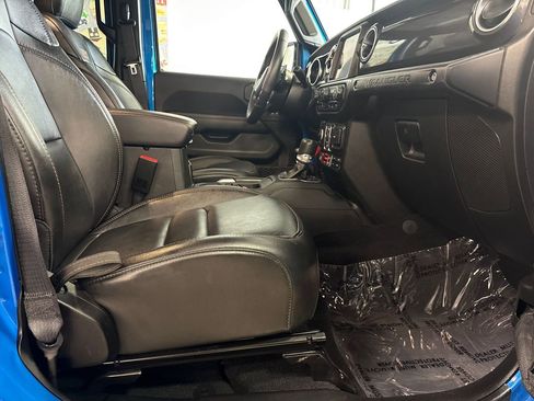 Used 2022 Jeep Wrangler Unlimited Rubicon w/ Trailer Tow Package image 96