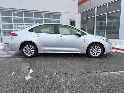 Used 2025 Toyota Corolla LE w/ LE Premium Package image 26