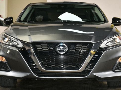 Used 2020 Nissan Altima 2.5 SR w/ Premium Package FWD image 1