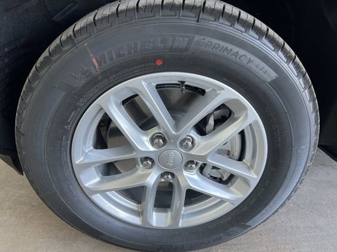 New 2025 Jeep Grand Cherokee L Laredo w/ Luxury Tech Group I image 33