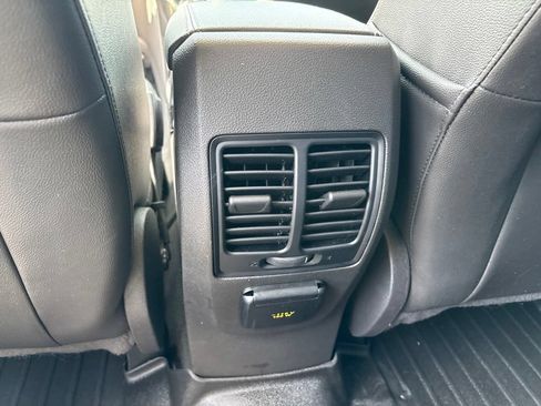 Used 2015 Ford Escape Titanium FWD image 19