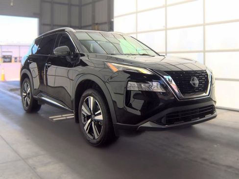 Used 2023 Nissan Rogue SL FWD image 2