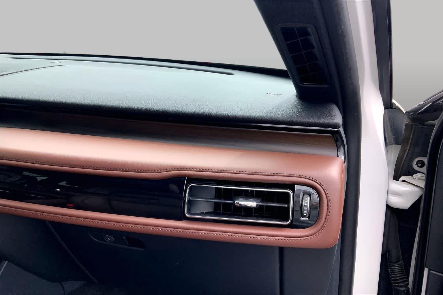 Used 2025 Lincoln Aviator Reserve w/ Jet Appearance Package AWD/4WD image 19