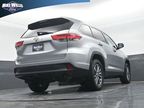 Used 2019 Toyota Highlander XLE image 23