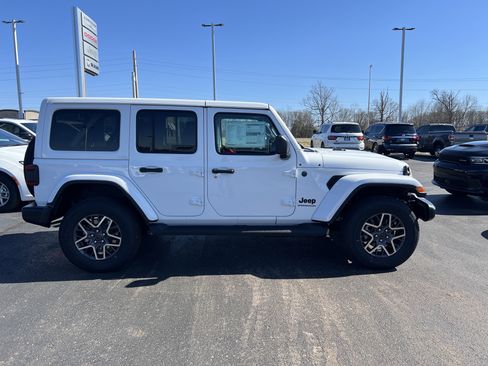 New 2026 Jeep Wrangler Sahara AWD/4WD image 5