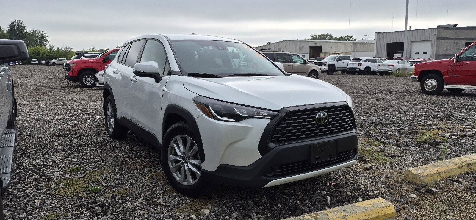 Used 2022 Toyota Corolla Cross LE AWD/4WD image 2