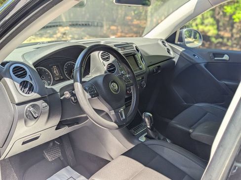 Used 2013 Volkswagen Tiguan SE FWD image 12