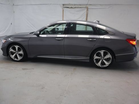 Used 2018 Honda Accord Touring image 4