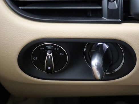 Used 2025 Porsche Macan image 32