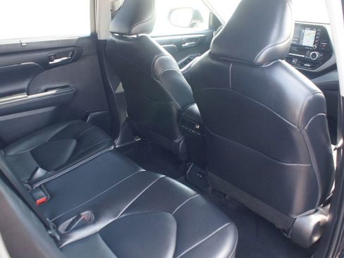 Used 2022 Toyota Highlander XLE image 22