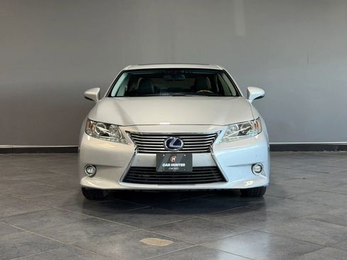 Used 2014 Lexus ES 300h w/ Luxury Package w/Bamboo Trim FWD image 2