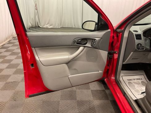 Used 2005 Ford Focus ZX4 Sedan image 18