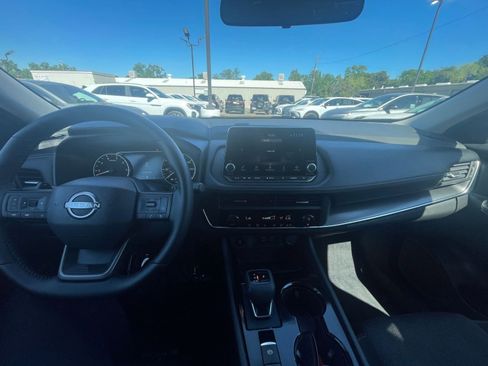 Used 2025 Nissan Rogue SV image 35