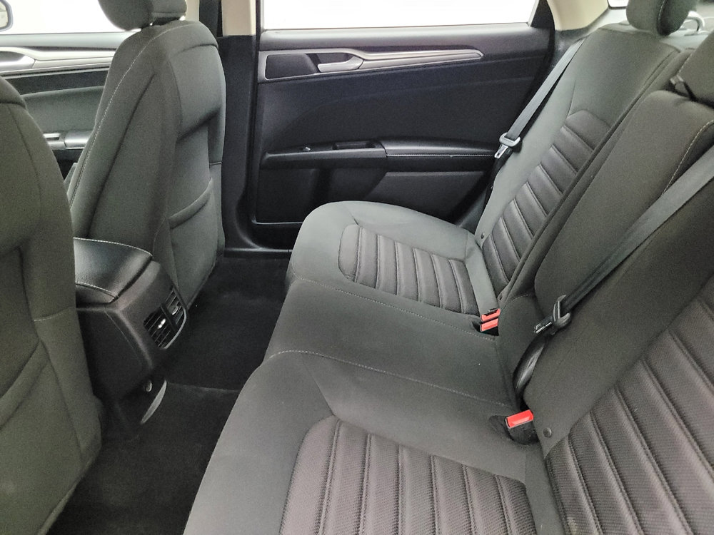 Used 2017 Ford Fusion SE w/ Fusion SE Technology Package FWD image 18