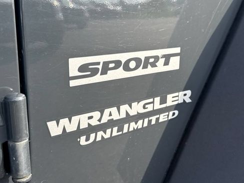 Used 2017 Jeep Wrangler Unlimited Sport w/ Quick Order Package 24S AWD/4WD image 17