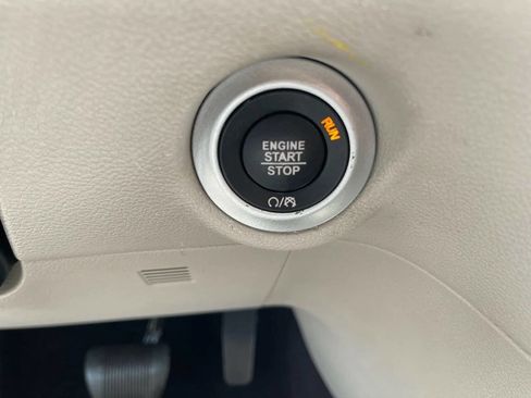 Used 2020 Chrysler Voyager Lxi image 19