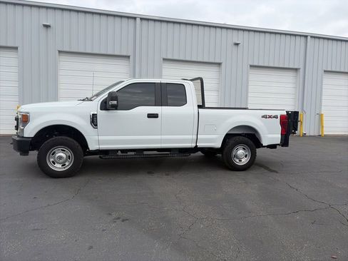 Used 2022 Ford F250 XL w/ Power Equipment Group image 4