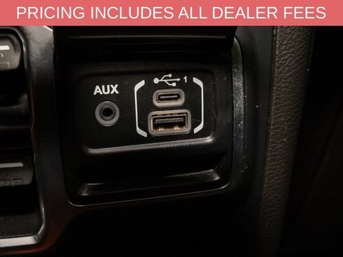 Used 2019 Jeep Wrangler Unlimited Sahara AWD/4WD image 14