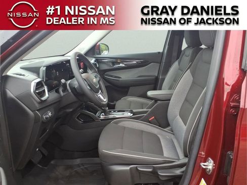 Used 2024 Chevrolet TrailBlazer LT w/ LT Cold Weather Package FWD image 22