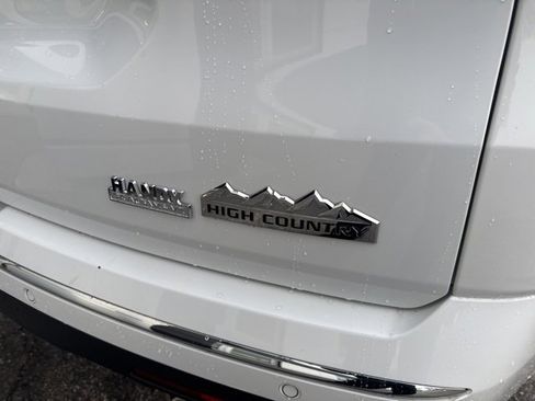 Used 2020 Chevrolet Traverse High Country image 11