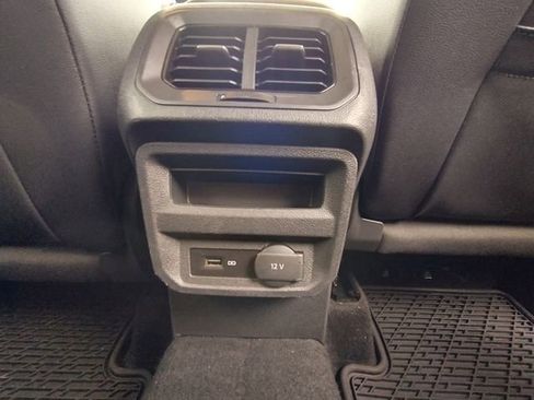 Used 2020 Volkswagen Tiguan SE image 50