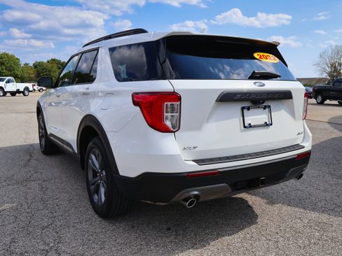 Used 2022 Ford Explorer XLT w/ Equipment Group 202A image 3