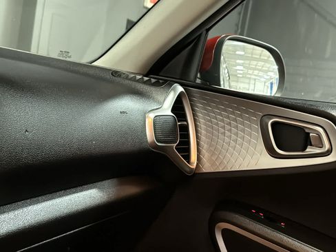 Used 2020 Kia Soul LX FWD image 17