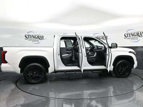 Used 2025 Toyota Tundra SR5 w/ SR5 Premium Package AWD/4WD image 27