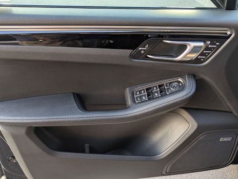 Certified 2026 Porsche Macan image 14