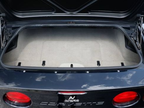 Used 2001 Chevrolet Corvette Convertible w/ Preferred Equipment Group2 RWD image 11