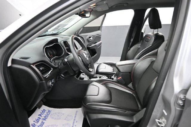 Used 2021 Jeep Cherokee Trailhawk w/ Trailer Tow Group AWD/4WD image 10