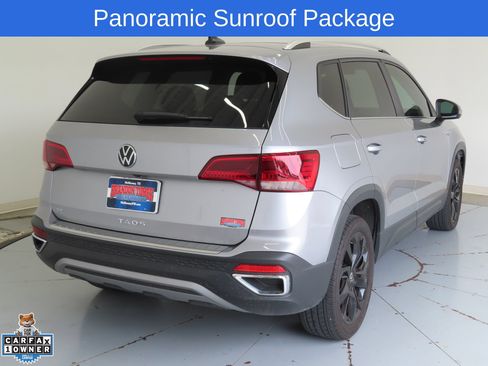 Used 2023 Volkswagen Taos SE w/ Panoramic Sunroof Package FWD image 3