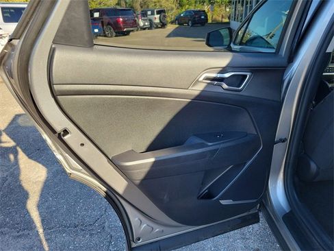 Used 2023 Kia Sportage LX image 30