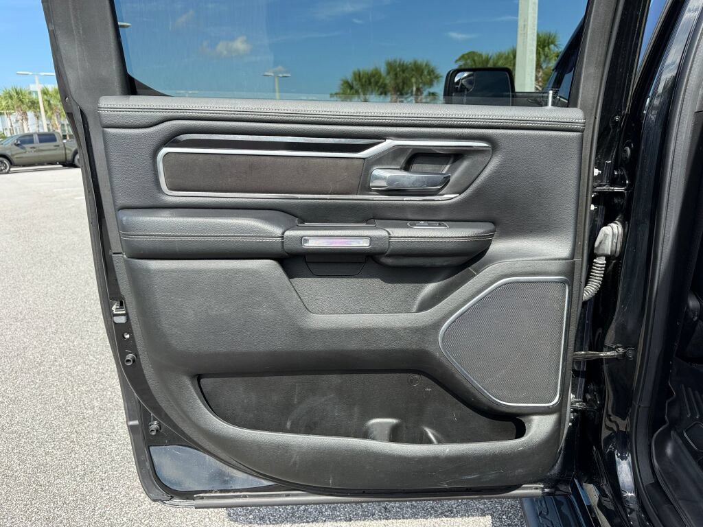 Used 2022 RAM 1500 Laramie AWD/4WD image 9